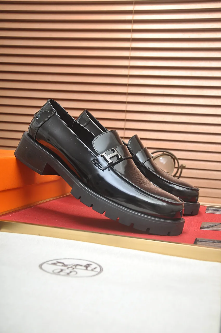 Factory price 500💶[HERMES] (cowhide lining)🍀Italian top luxury🍀He does not pursue novel styles and gorgeous colors, but attracts the favor of successful men with his flawless, elegant and classic style. Formal leather shoes This very comfortable, simple and stable style allows you to easily match any style! The pattern is absolutely 1:1 refined from the original case, and we strive for excellence in materials, imported cowhide + cowhide lining💪💪💪extraordinary texture👍! Code number: 38-45 (45 customized)